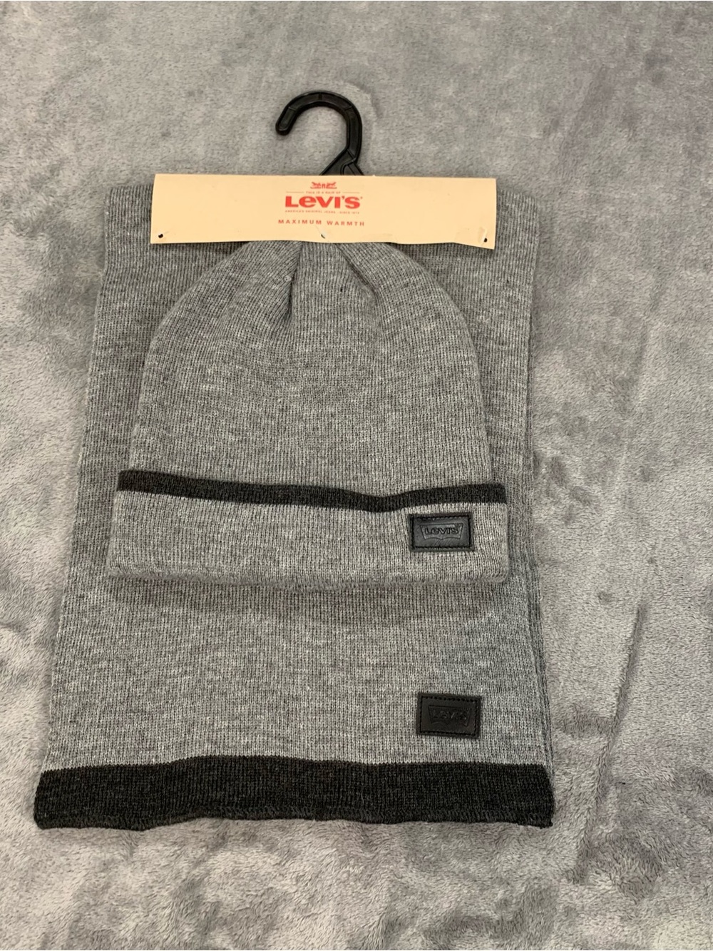 Levi's Gray Knit Beanie and Scarf Set with Dark Trim one size NWT